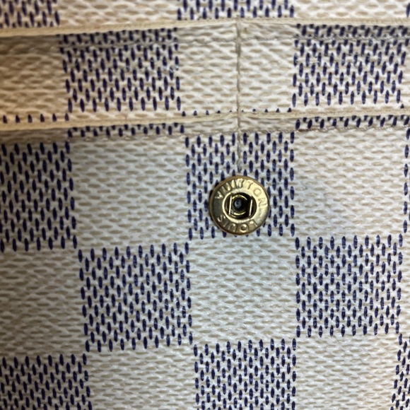 Authentic lv wallet on chain - Picture 5 of 9